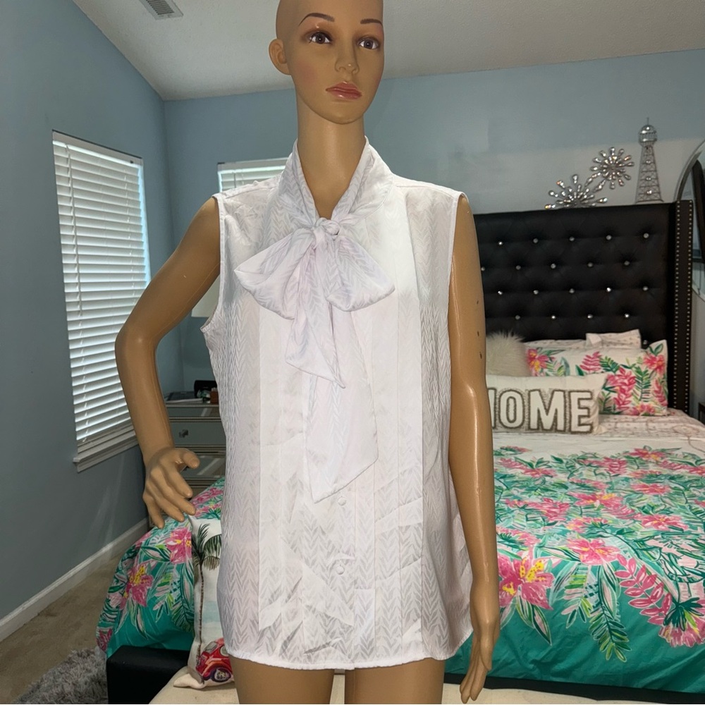 Calvin Klein NWT! White Sleeveless Tie-Front Blouse Size XL - Picture 3 of 17